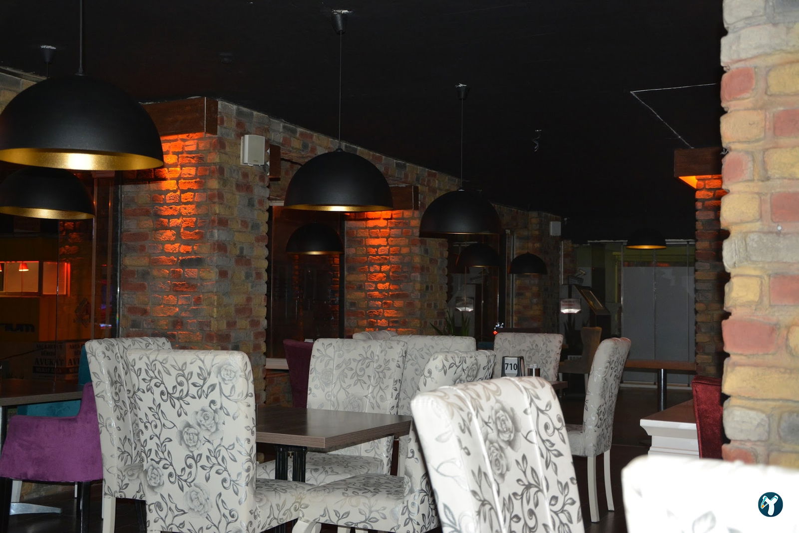 Cafe De La Rue