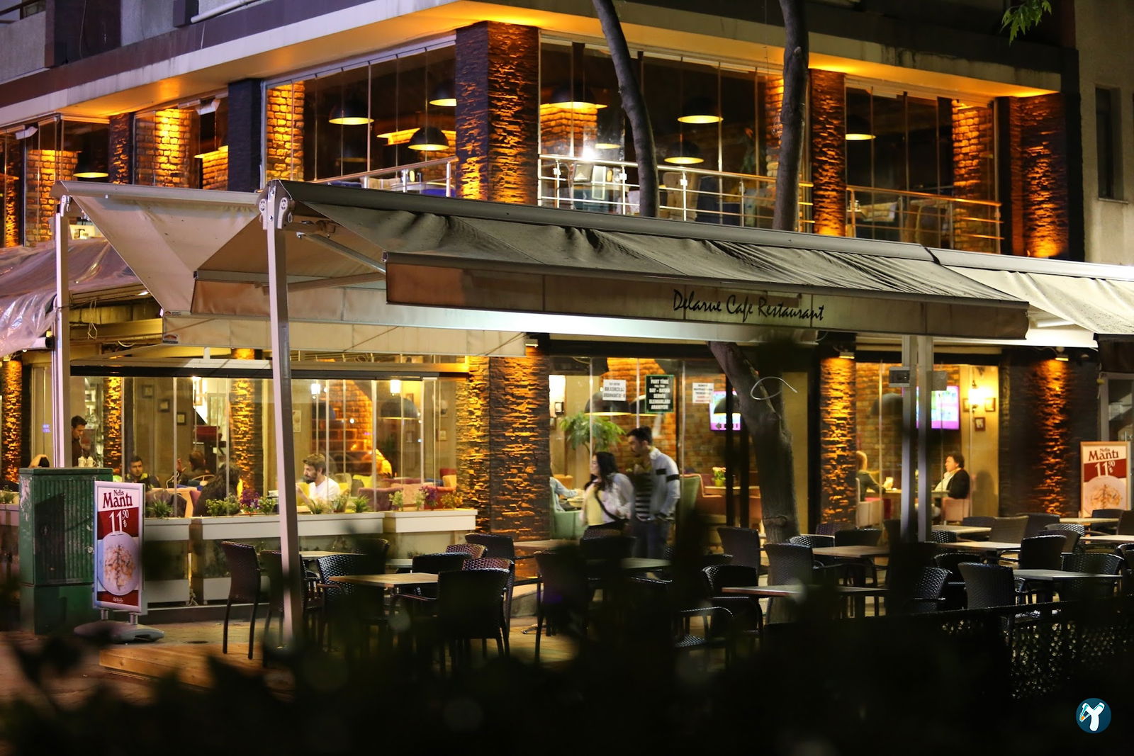 Cafe De La Rue