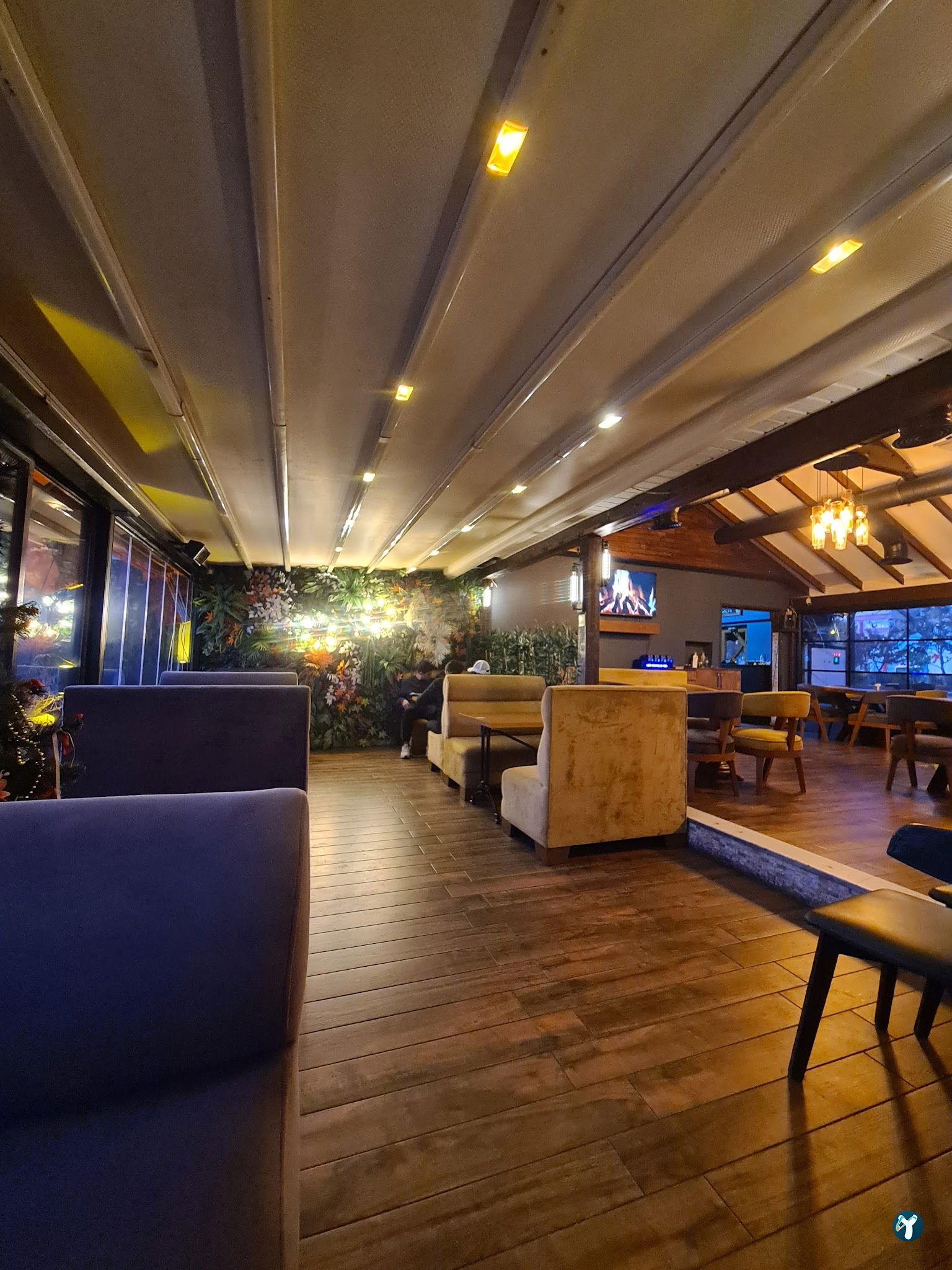 Loja Cafe & Restaurant