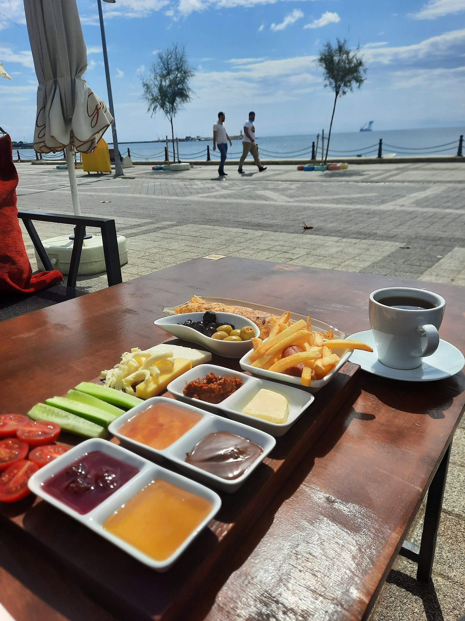 Loja Cafe & Restaurant