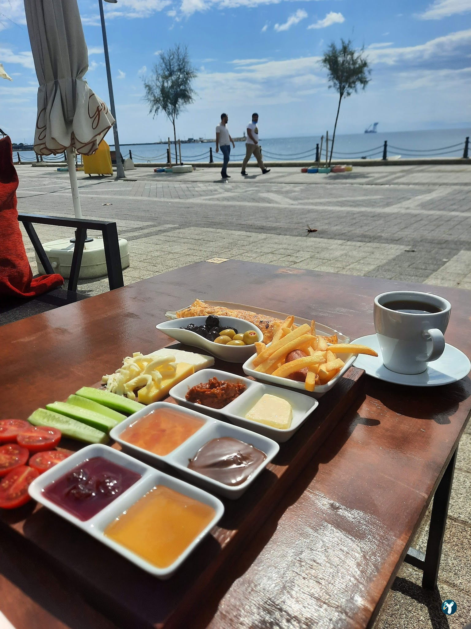 Loja Cafe & Restaurant