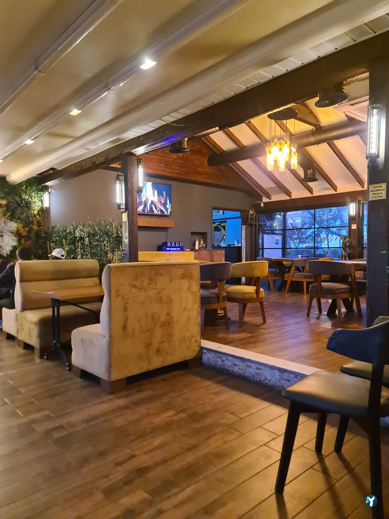 Loja Cafe & Restaurant