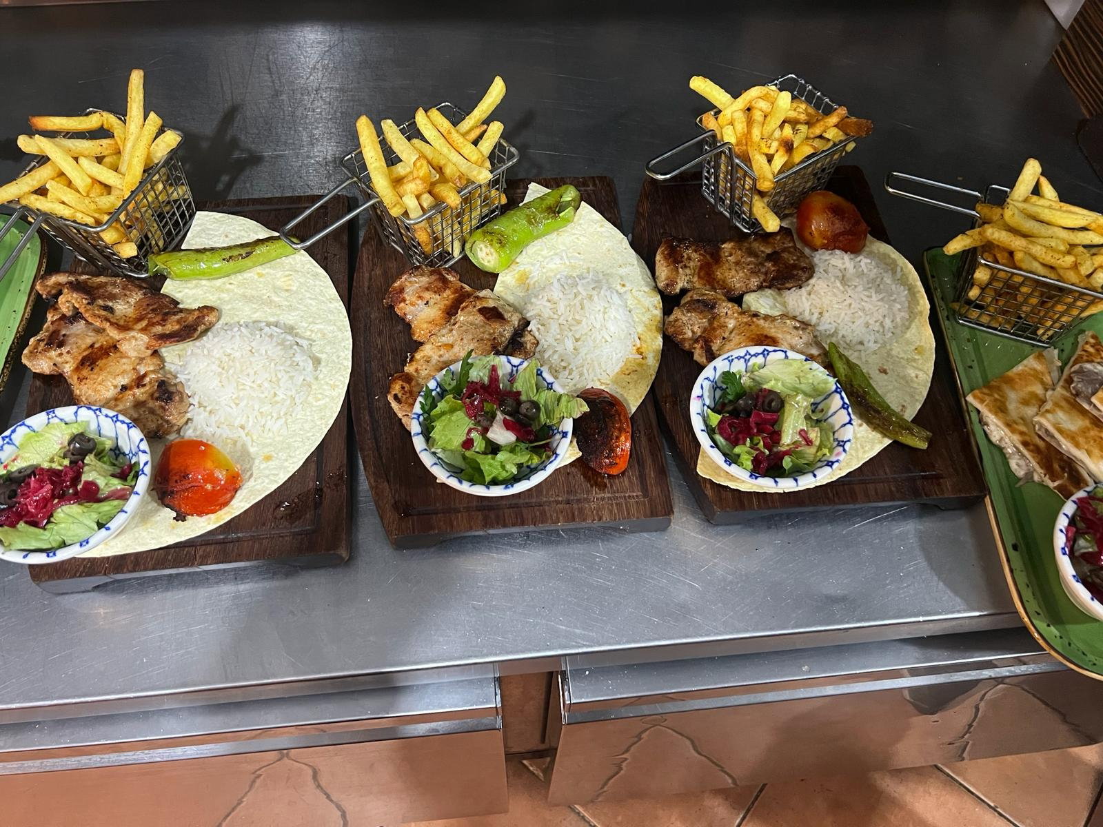 Loja Cafe & Restaurant