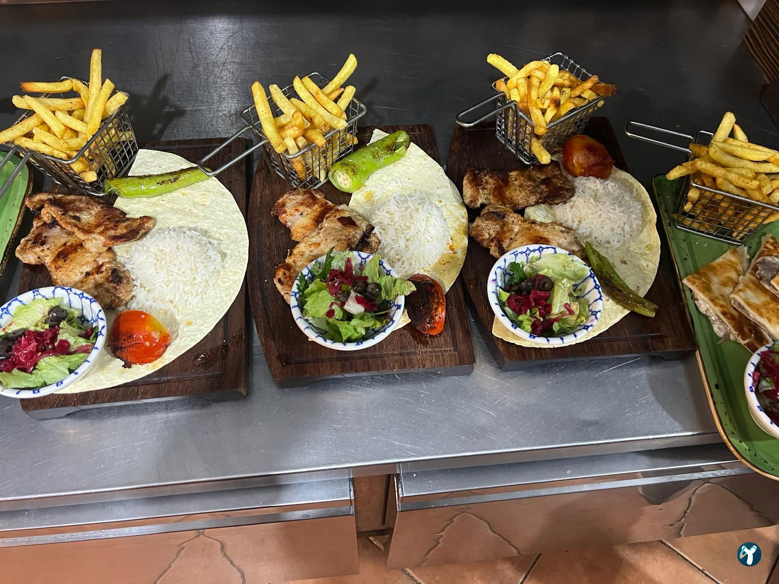 Loja Cafe & Restaurant