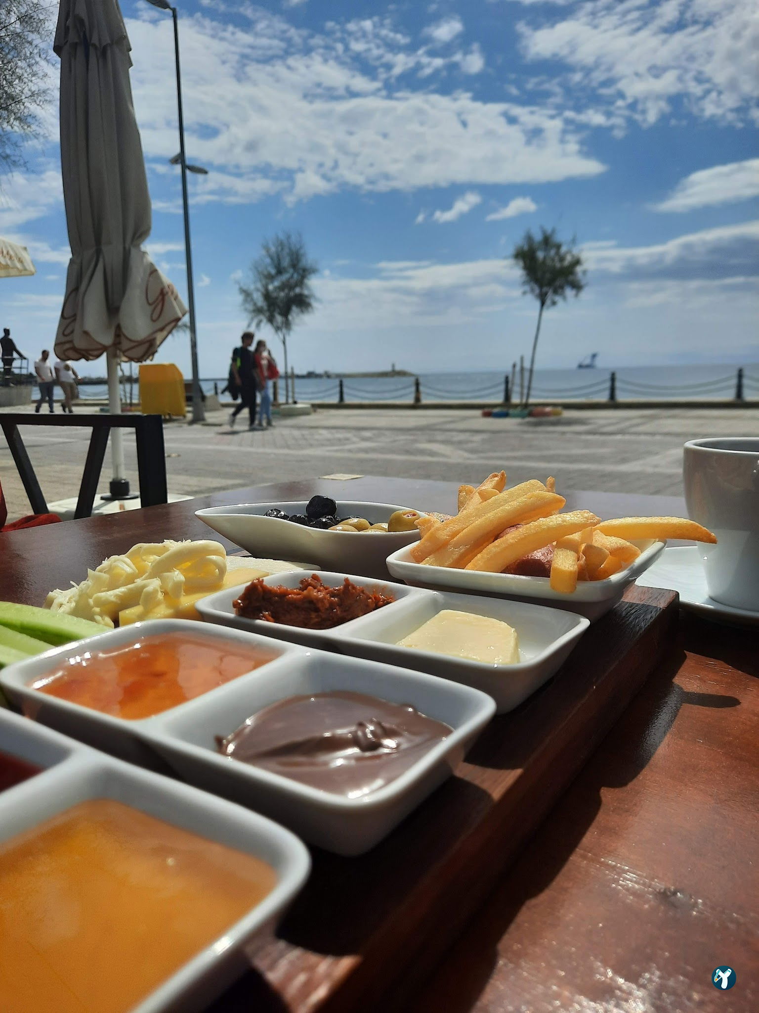 Loja Cafe & Restaurant