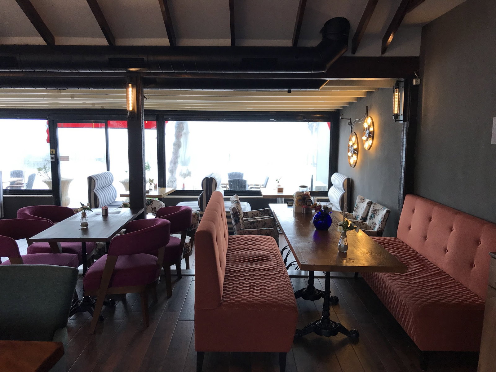 Loja Cafe & Restaurant