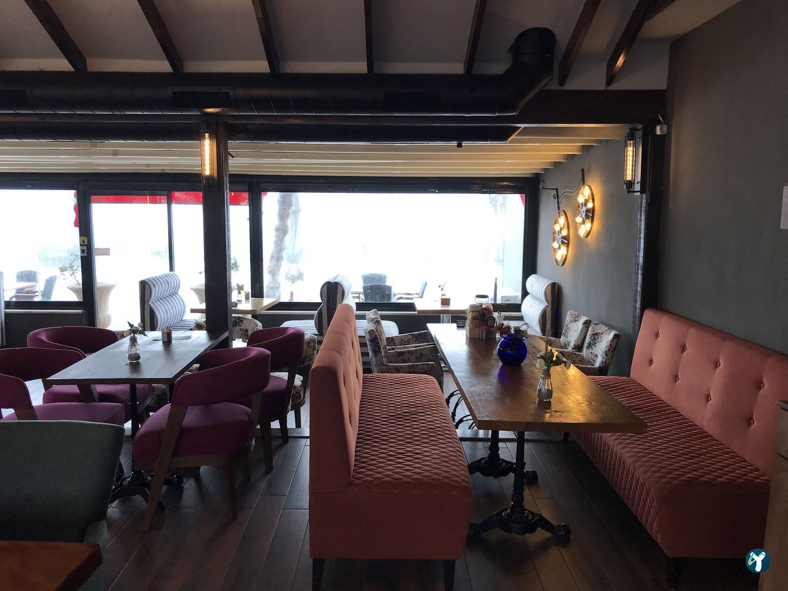 Loja Cafe & Restaurant