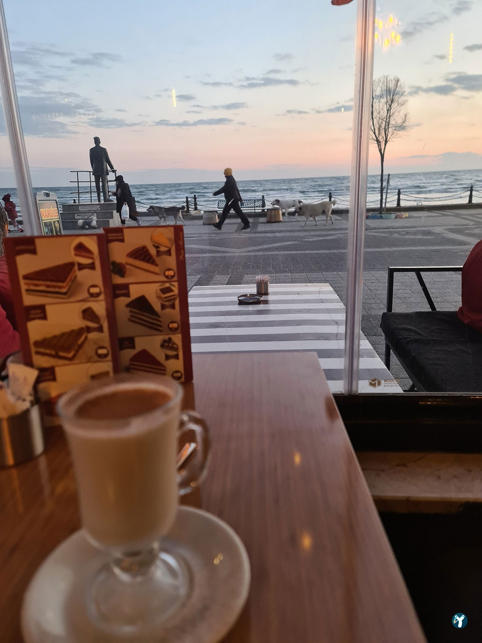 Loja Cafe & Restaurant