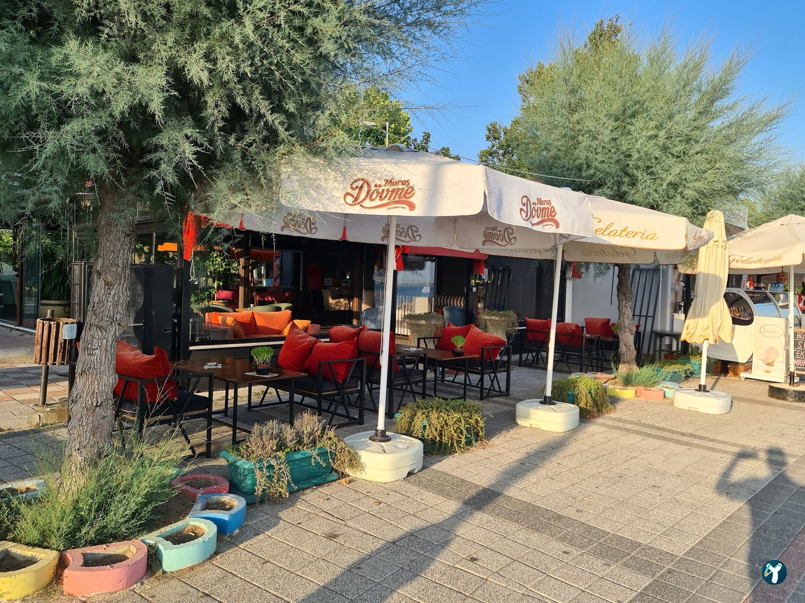 Loja Cafe & Restaurant