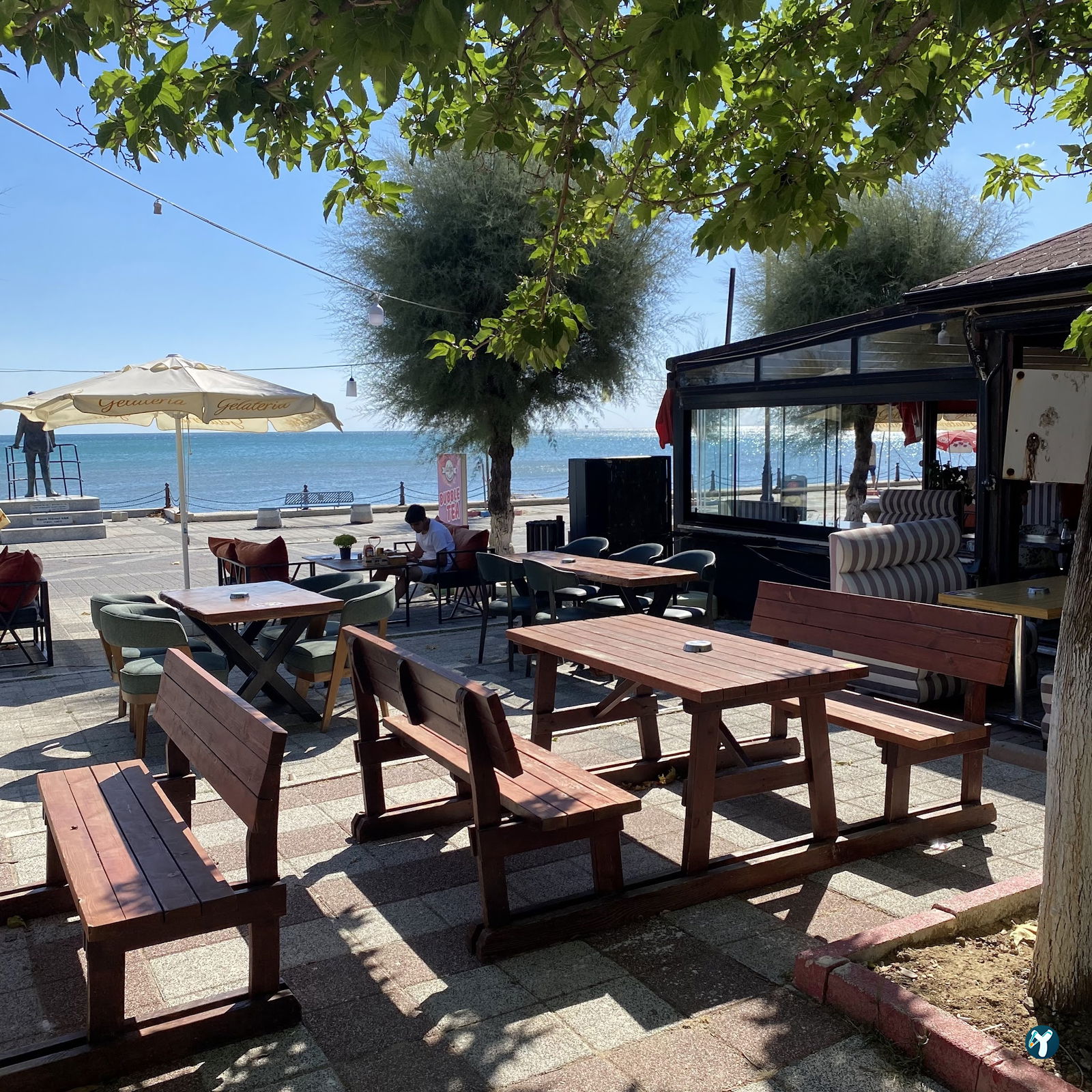Loja Cafe & Restaurant