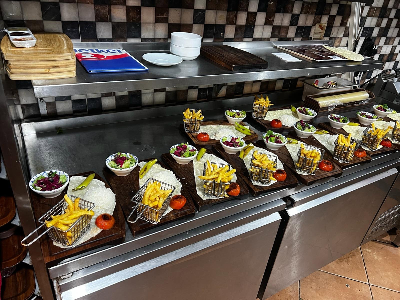 Loja Cafe & Restaurant