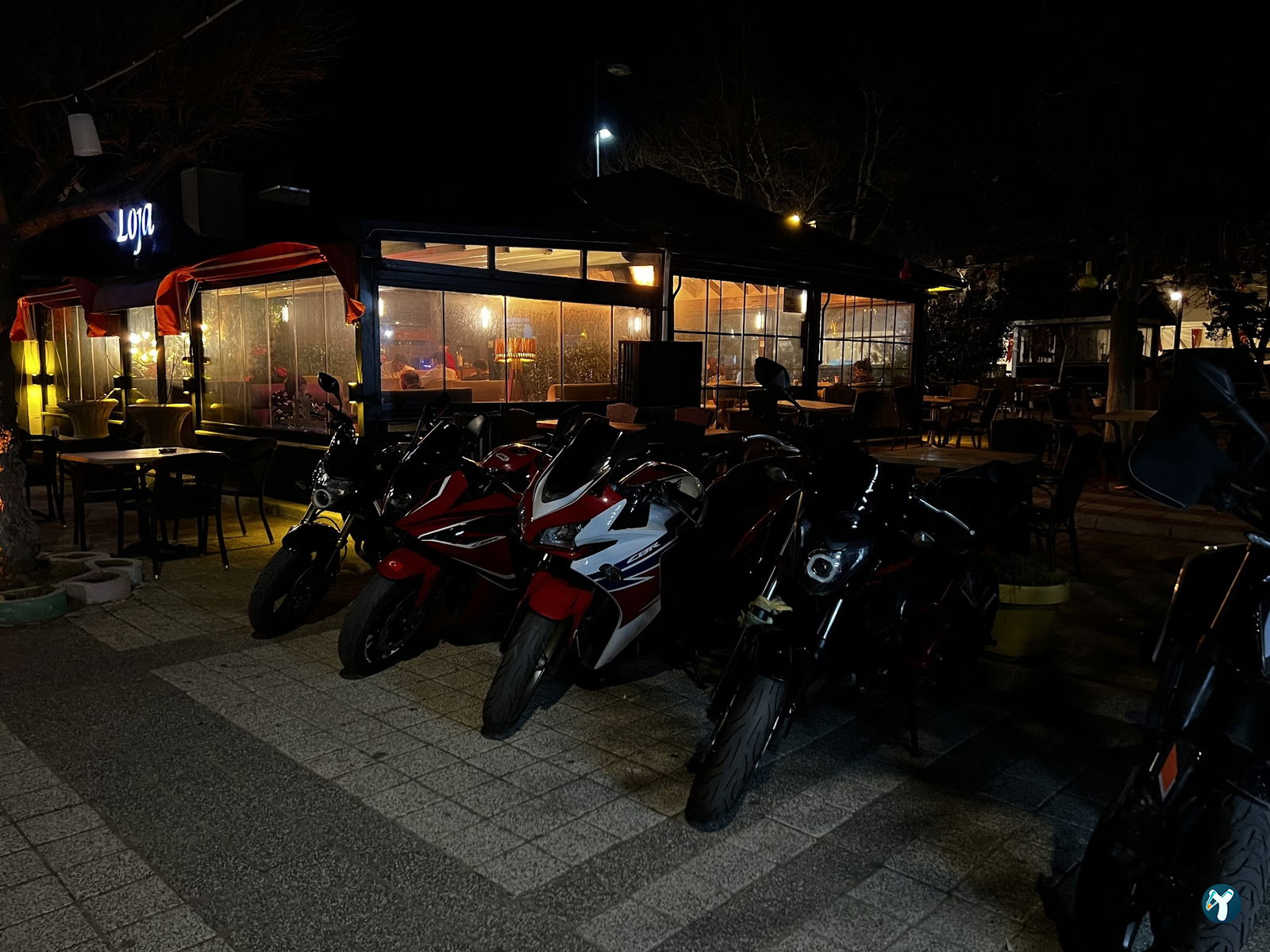 Loja Cafe & Restaurant