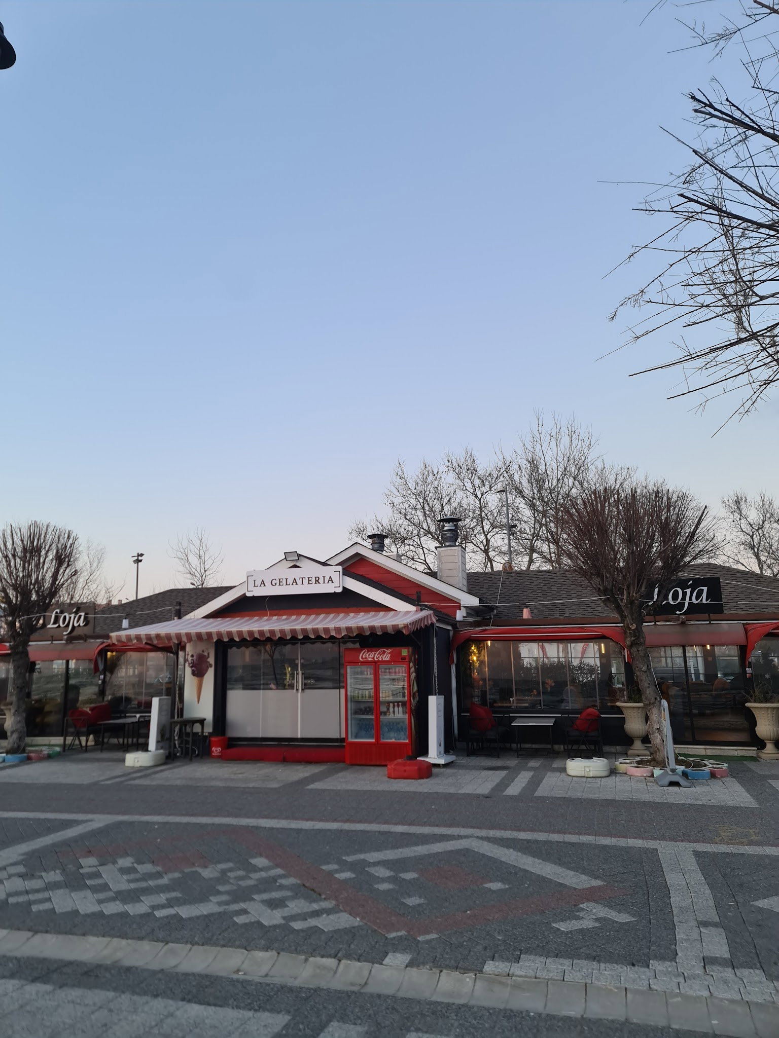 Loja Cafe & Restaurant