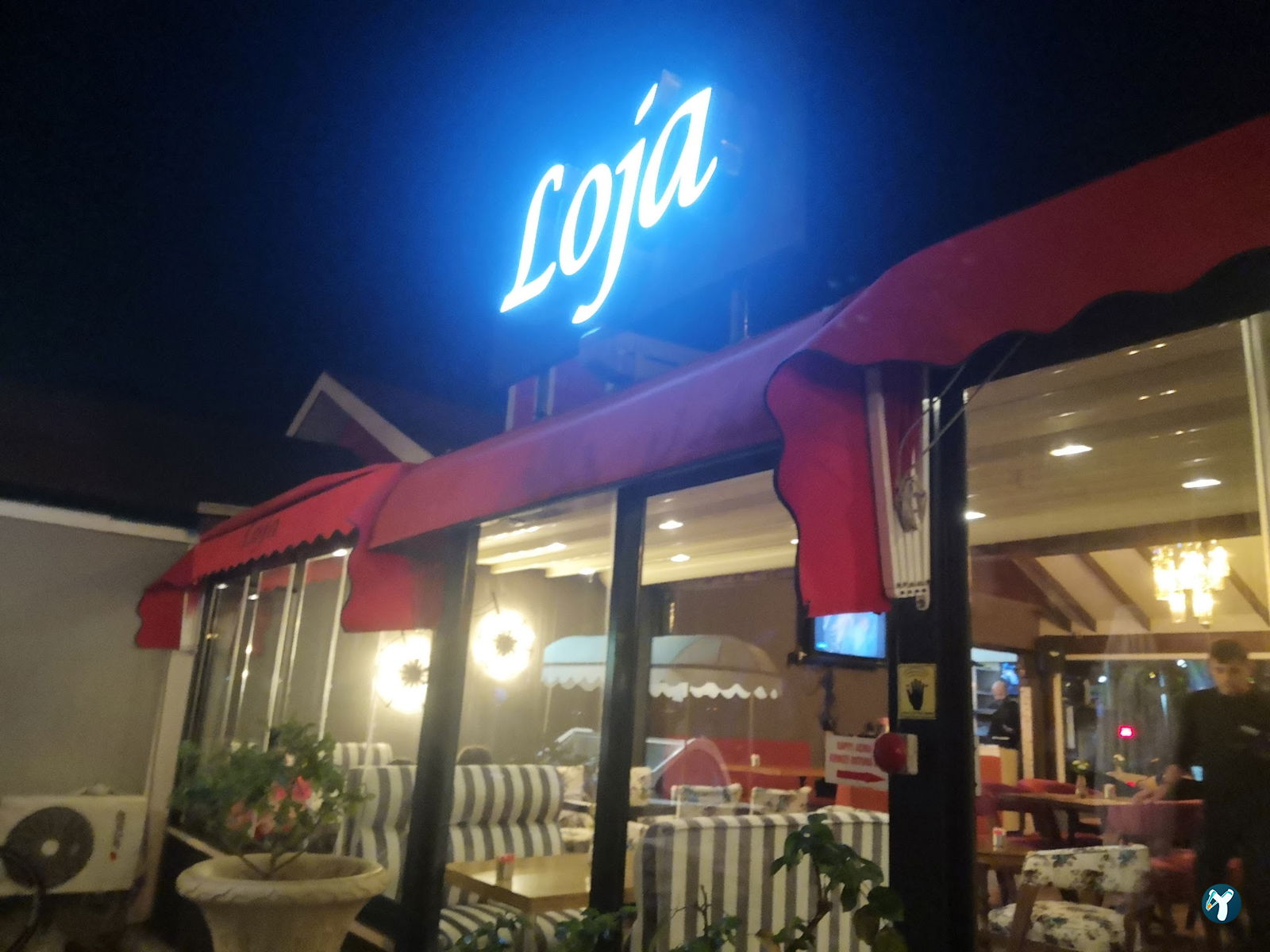 Loja Cafe & Restaurant