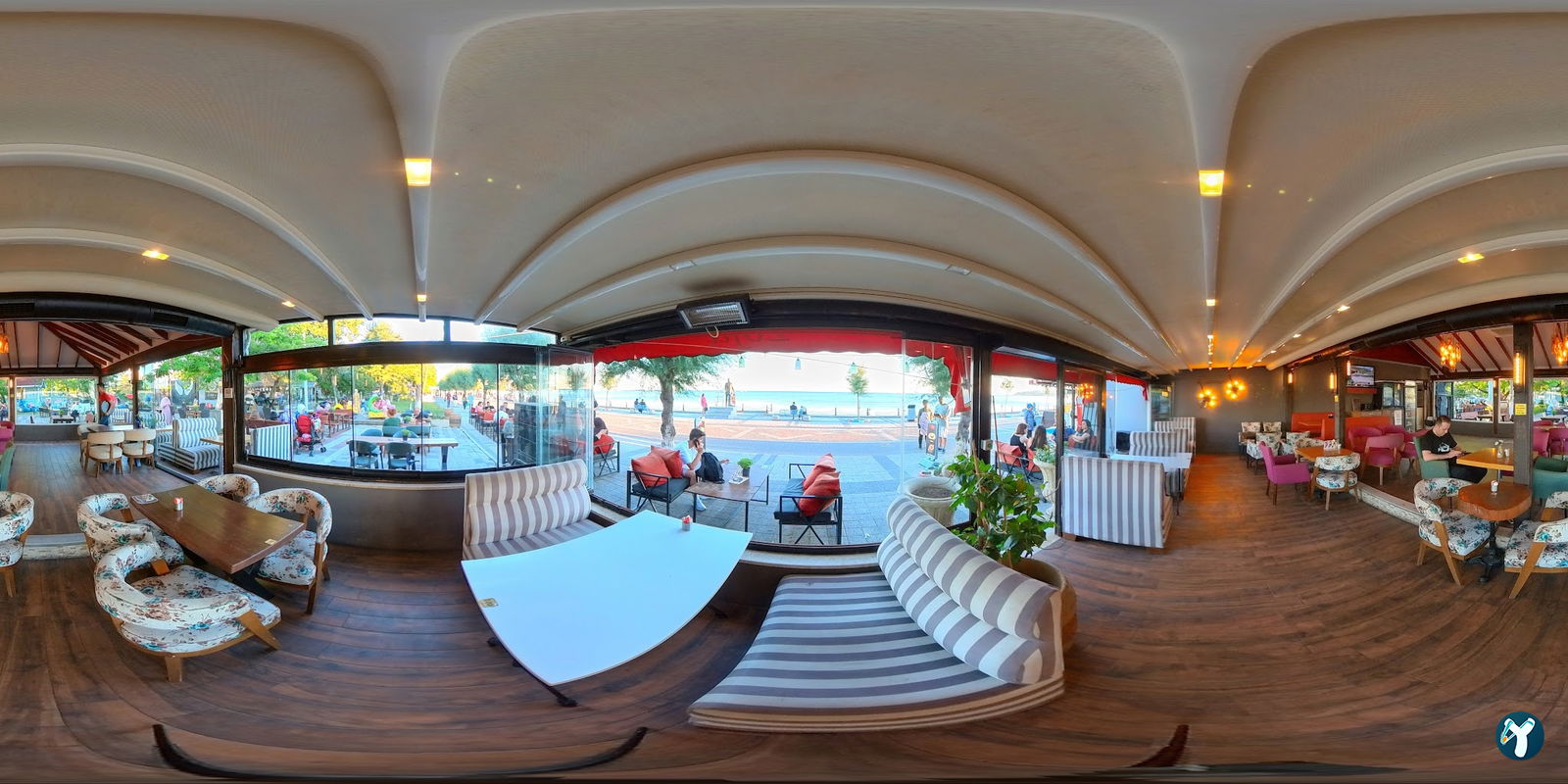 Loja Cafe & Restaurant