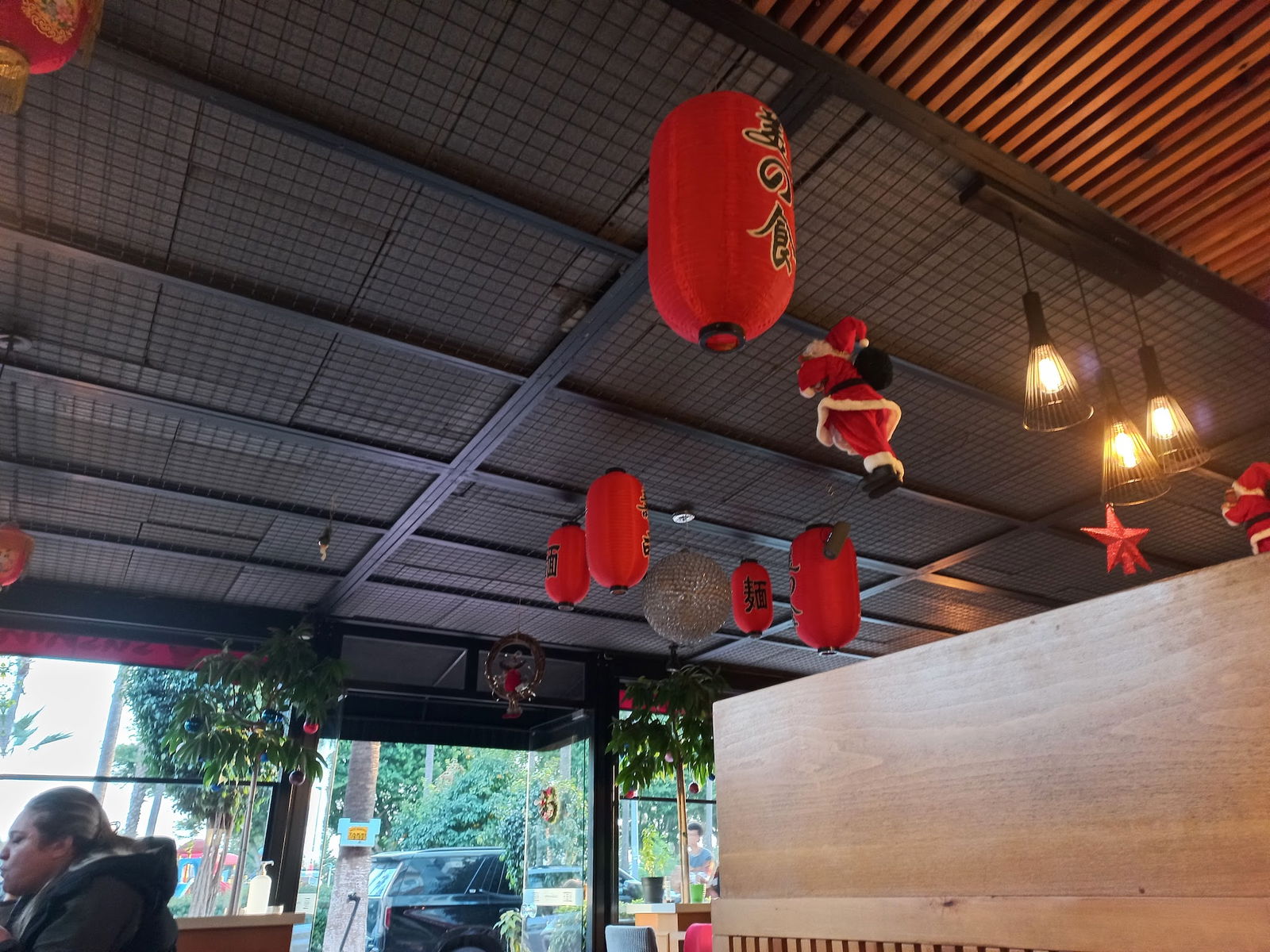 Sushinami Far East Cuisine