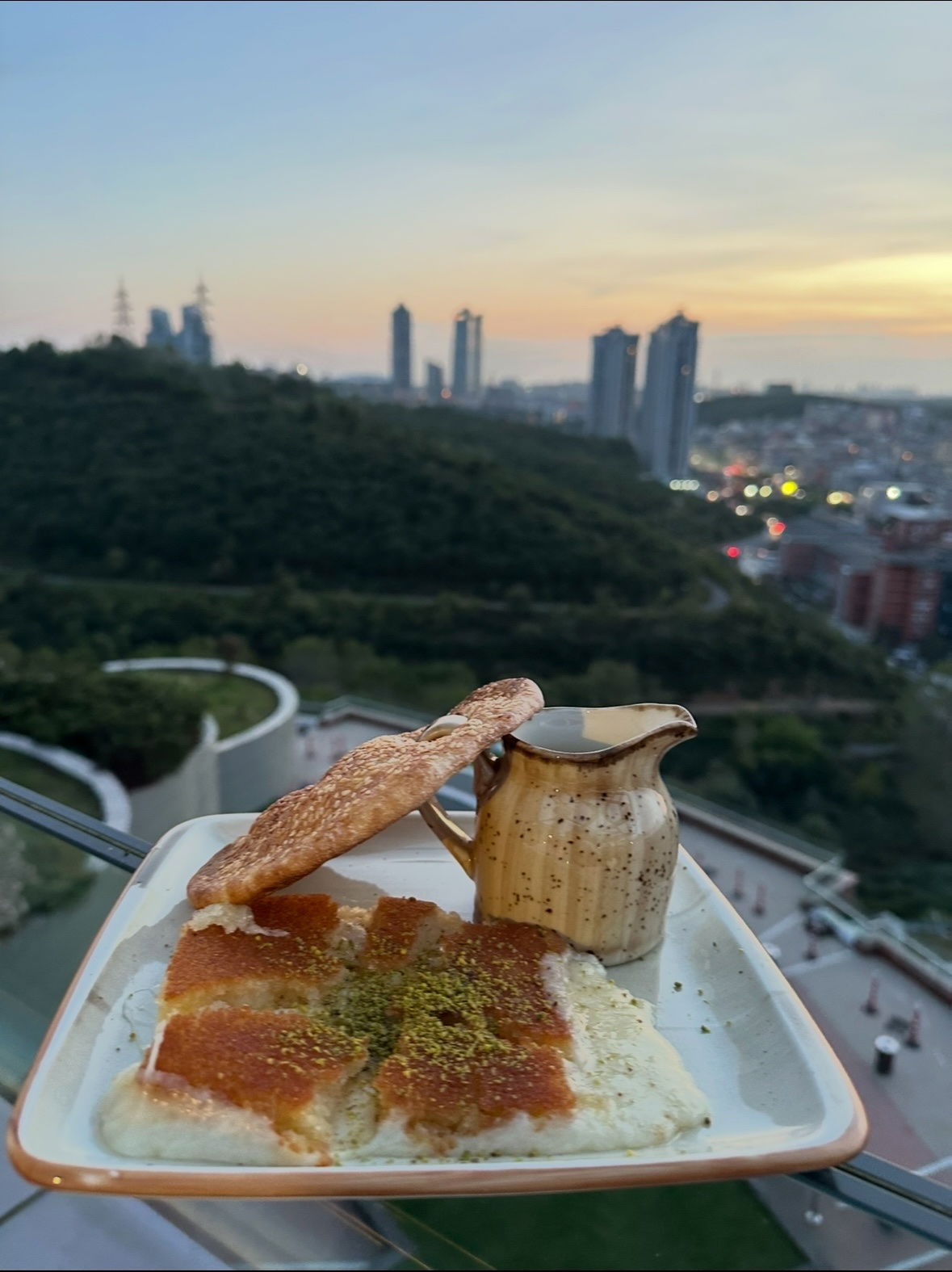 Beyruti Resto & Cafe