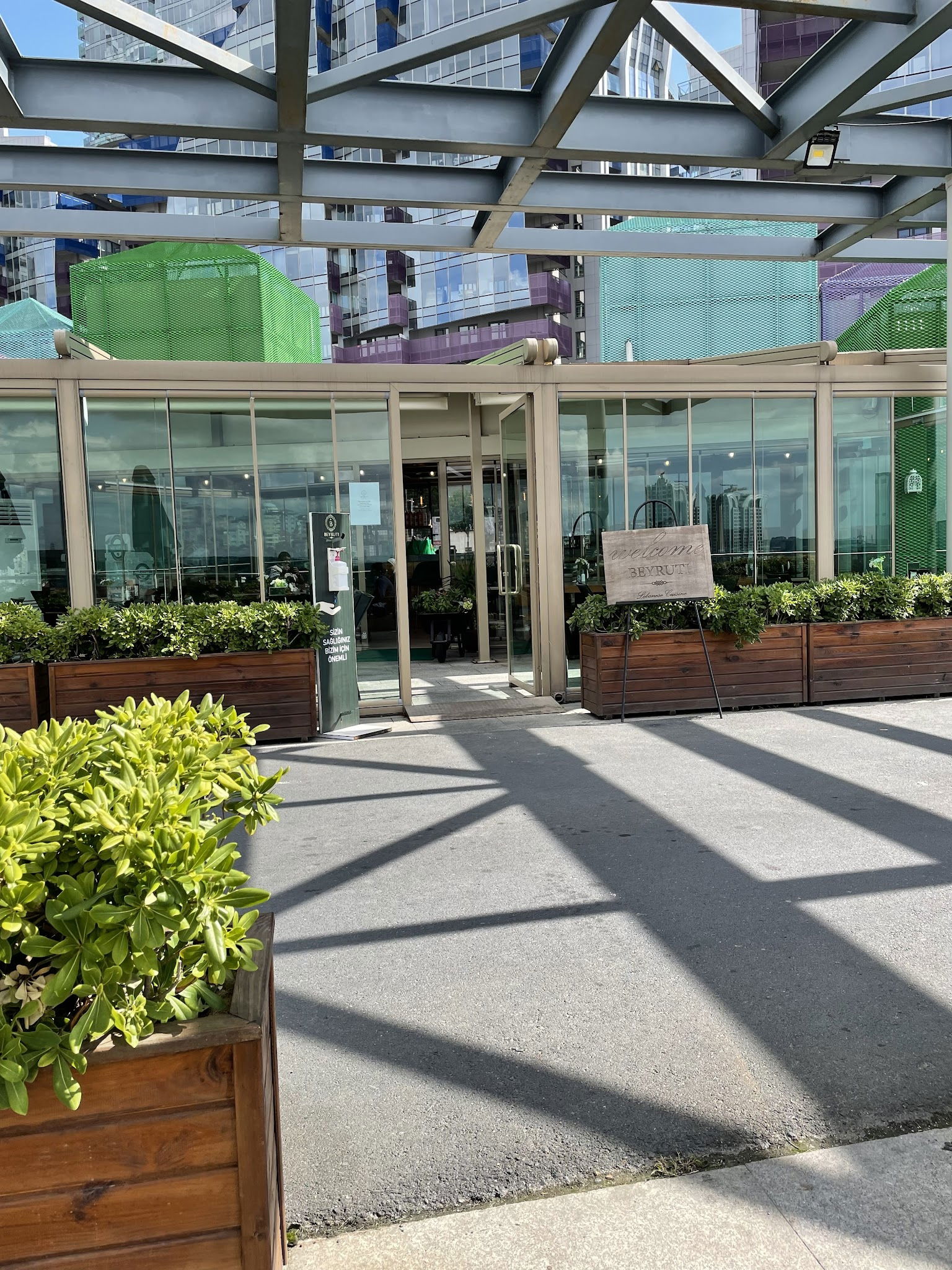 Beyruti Resto & Cafe