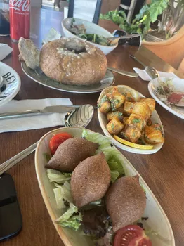 Beyruti Resto & Cafe resimleri