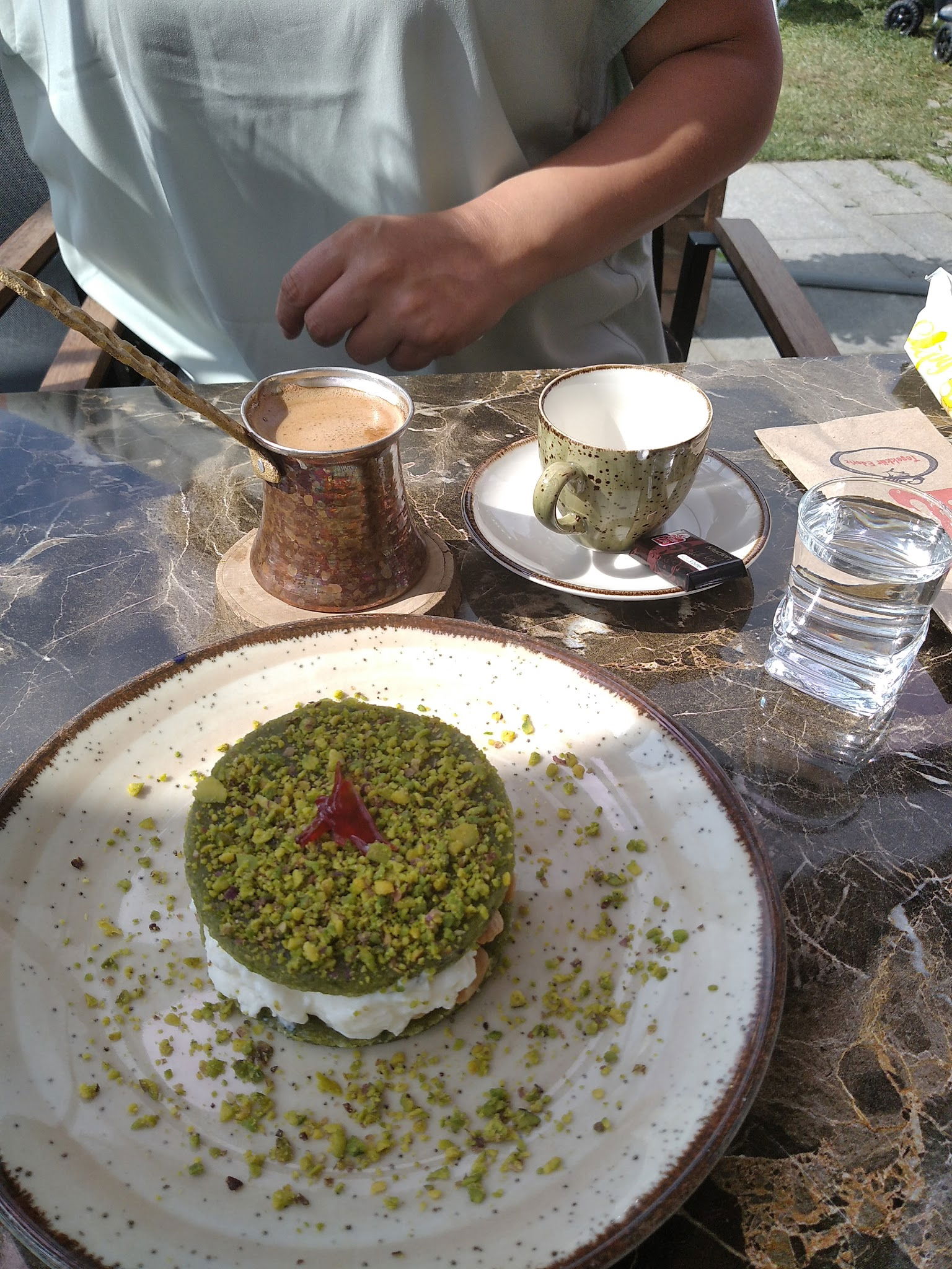 Beyruti Resto & Cafe