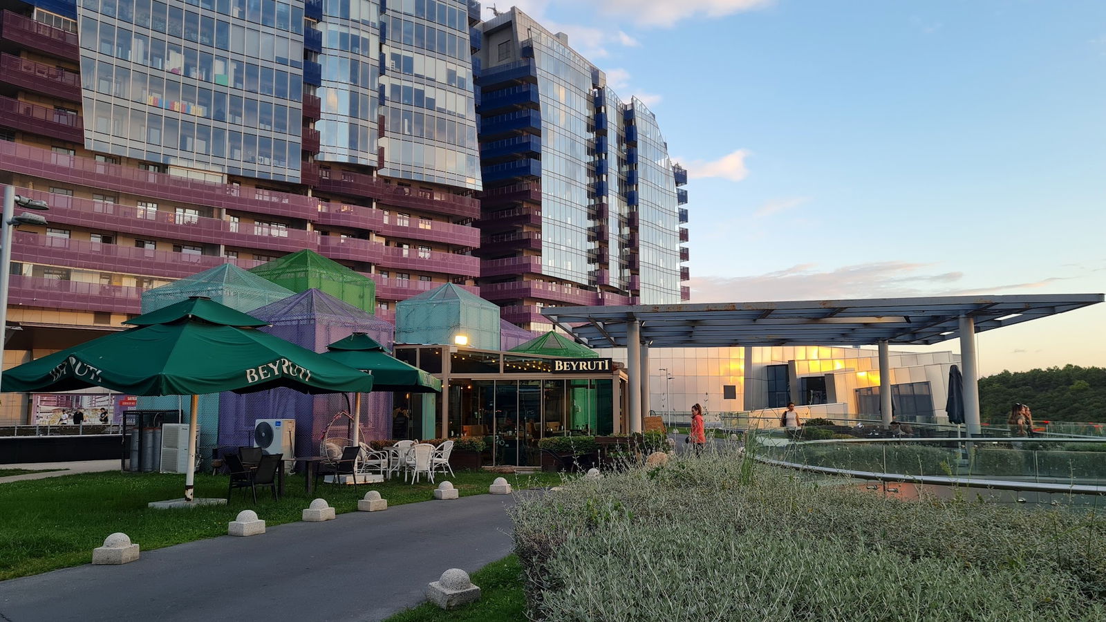 Beyruti Resto & Cafe