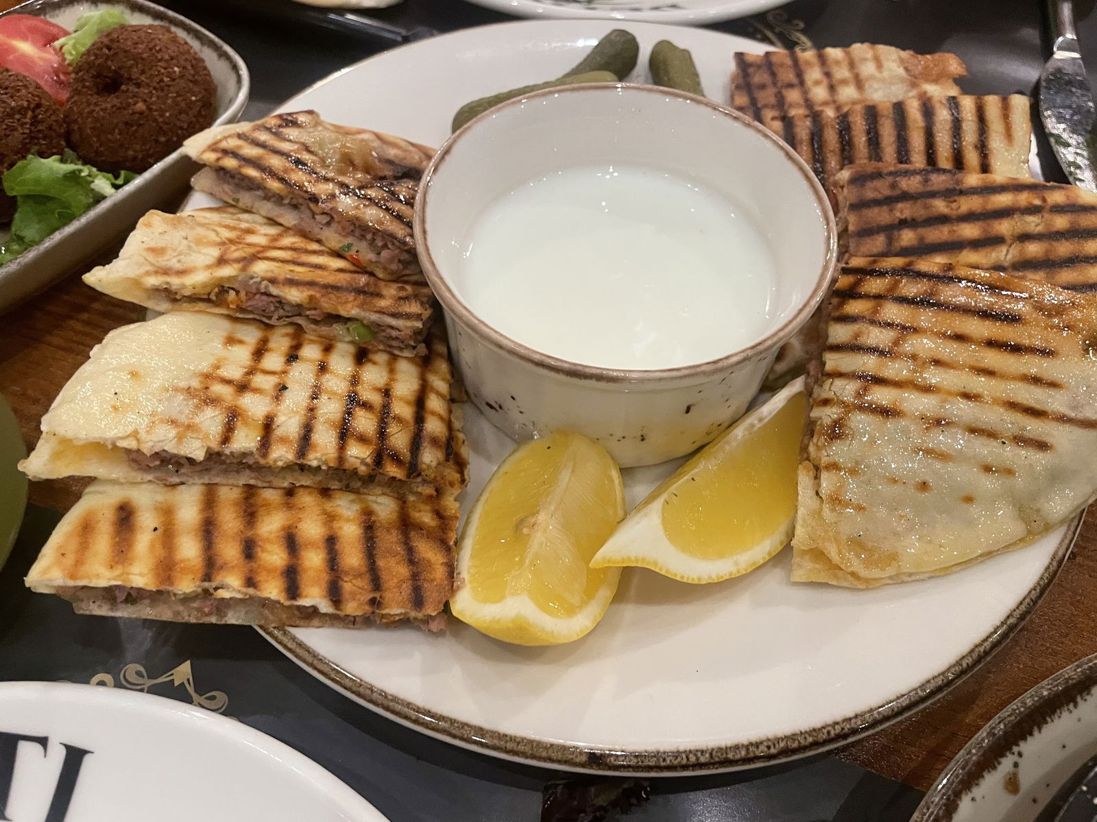 Beyruti Resto & Cafe