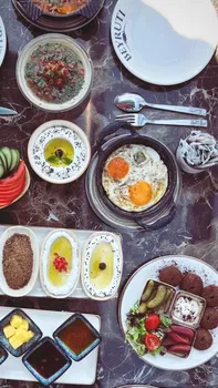 Beyruti Resto & Cafe resimleri