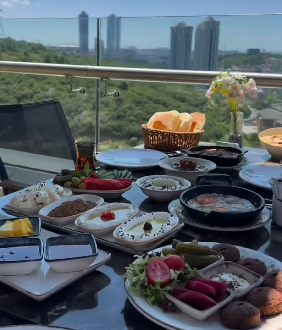 Beyruti Resto & Cafe