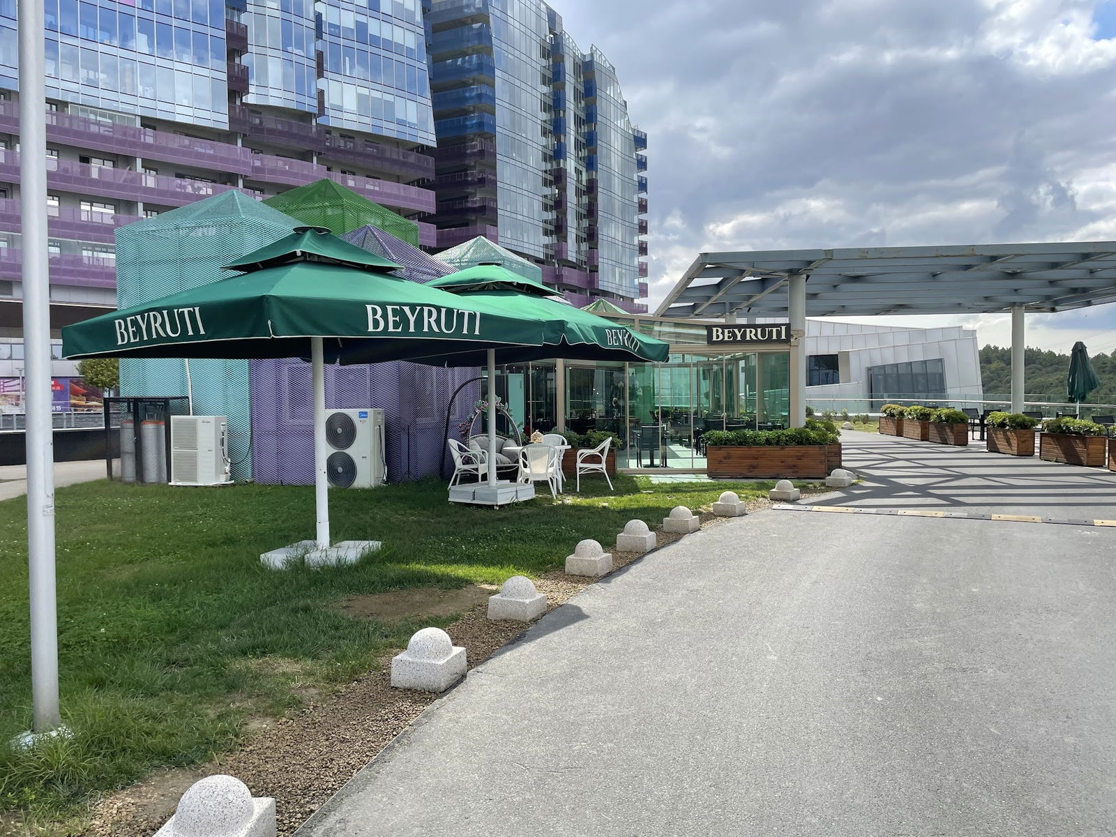 Beyruti Resto & Cafe