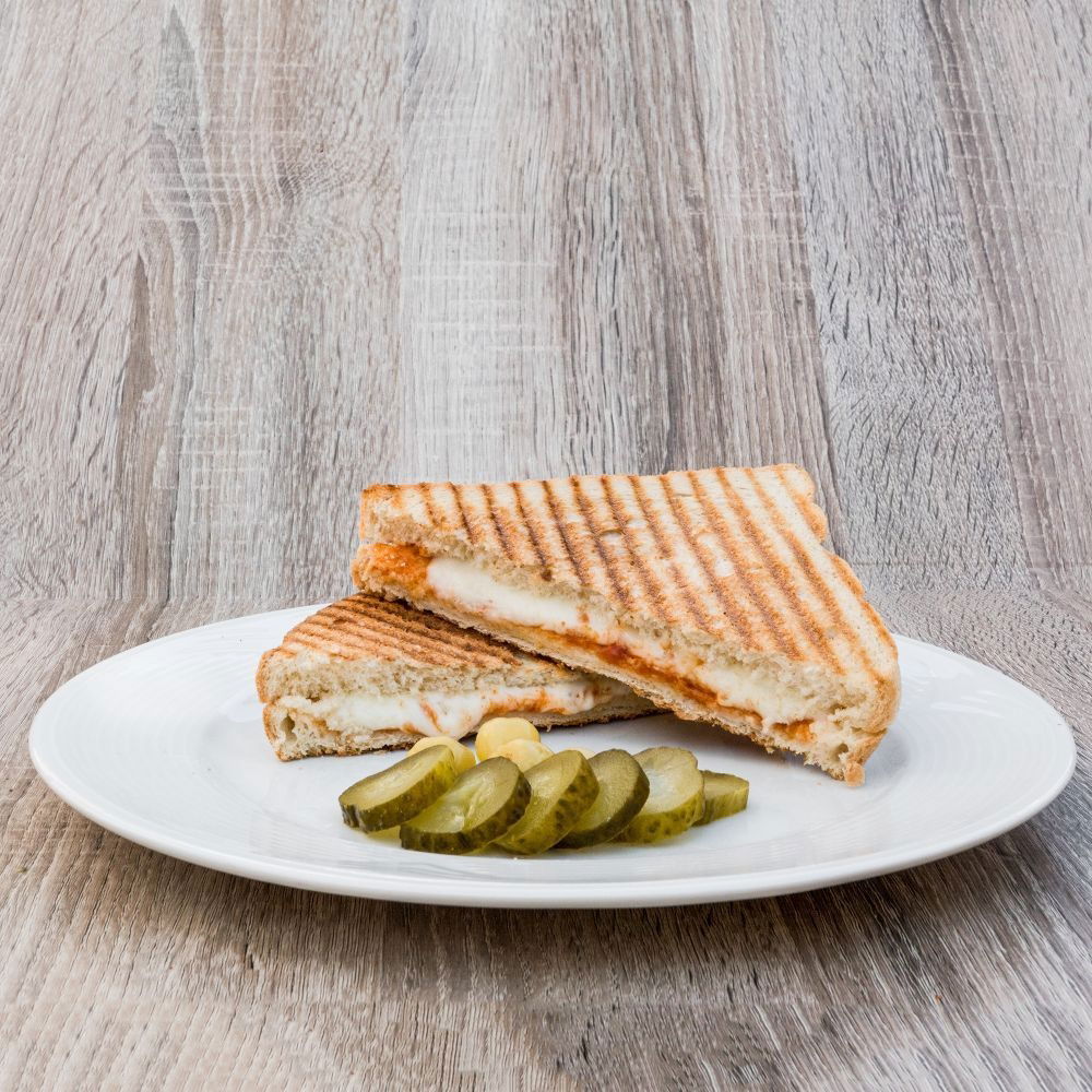 Üç Peynirli Tost