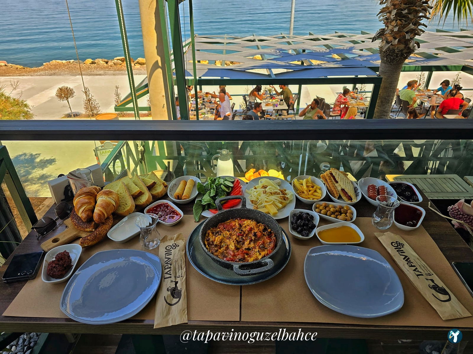 Tapavino Cafe & Restoran Güzelbahçe