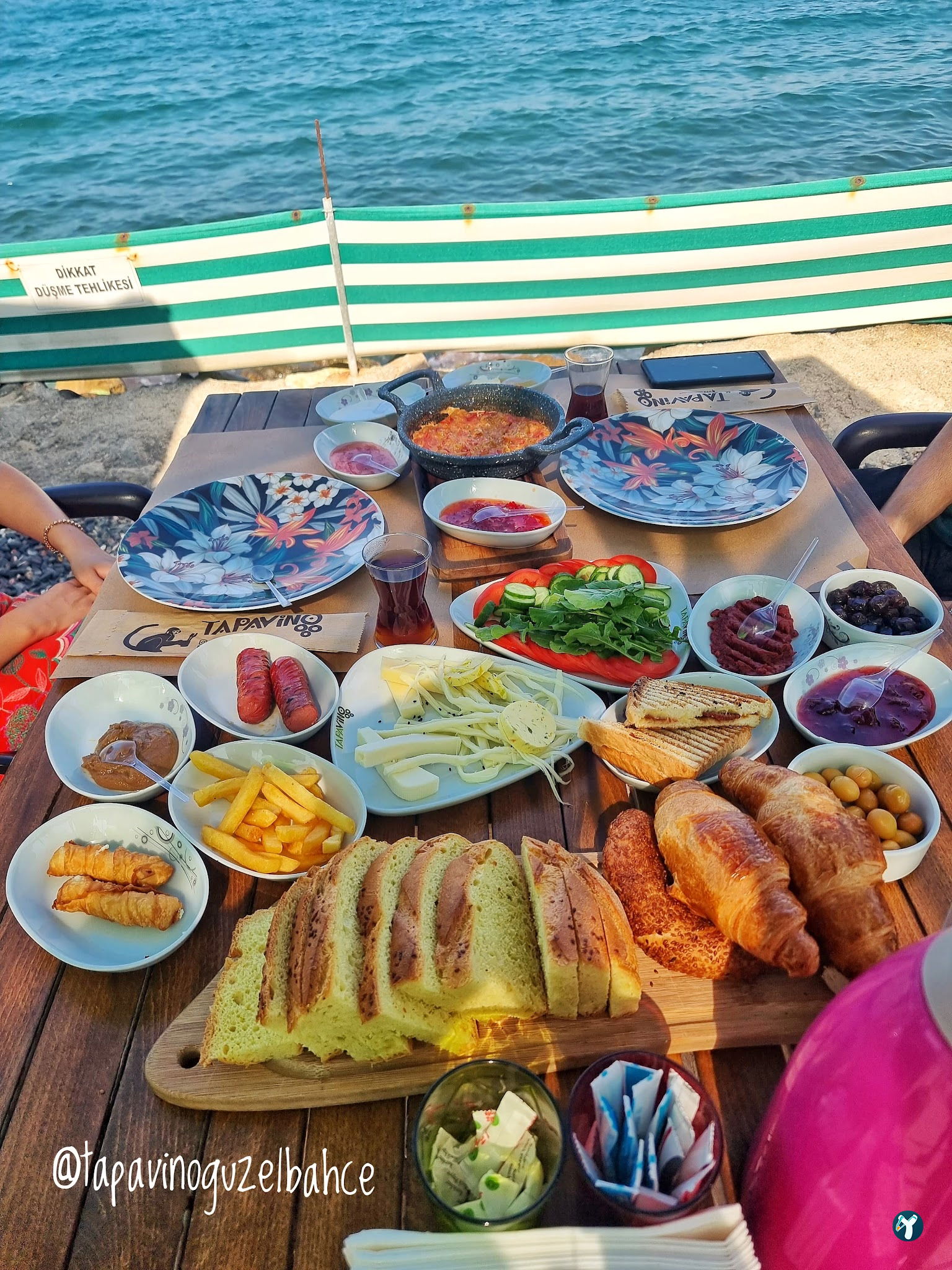 Tapavino Cafe & Restoran Güzelbahçe