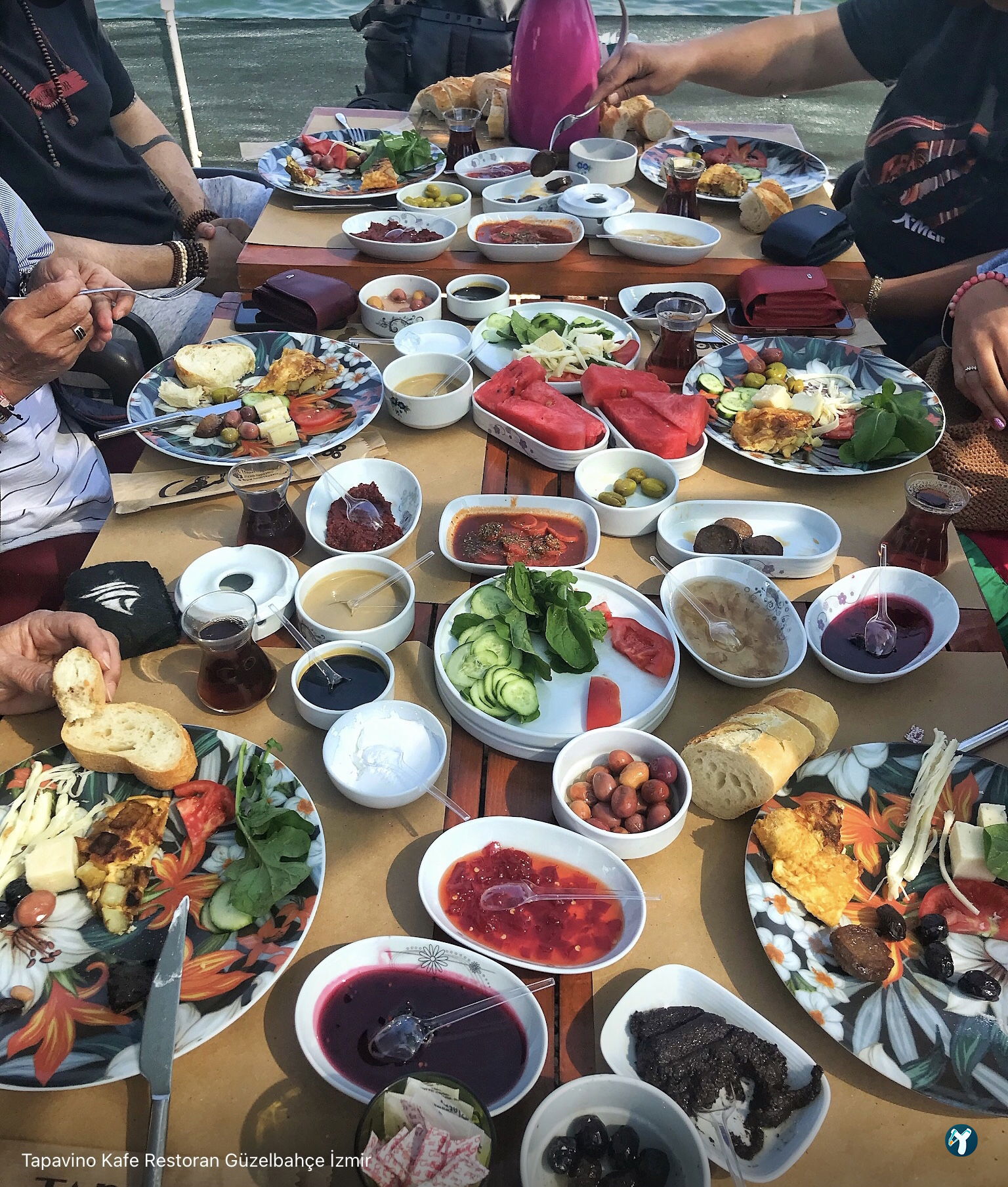 Tapavino Cafe & Restoran Güzelbahçe