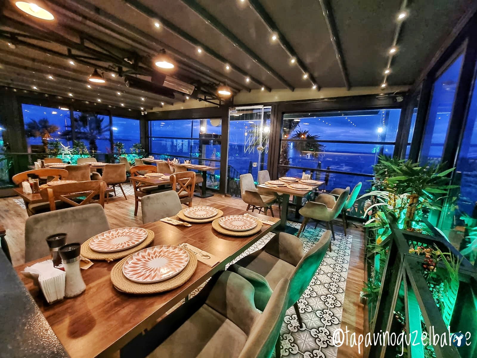 Tapavino Cafe & Restoran Güzelbahçe