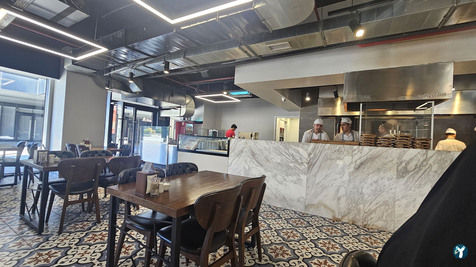İkamet Döner