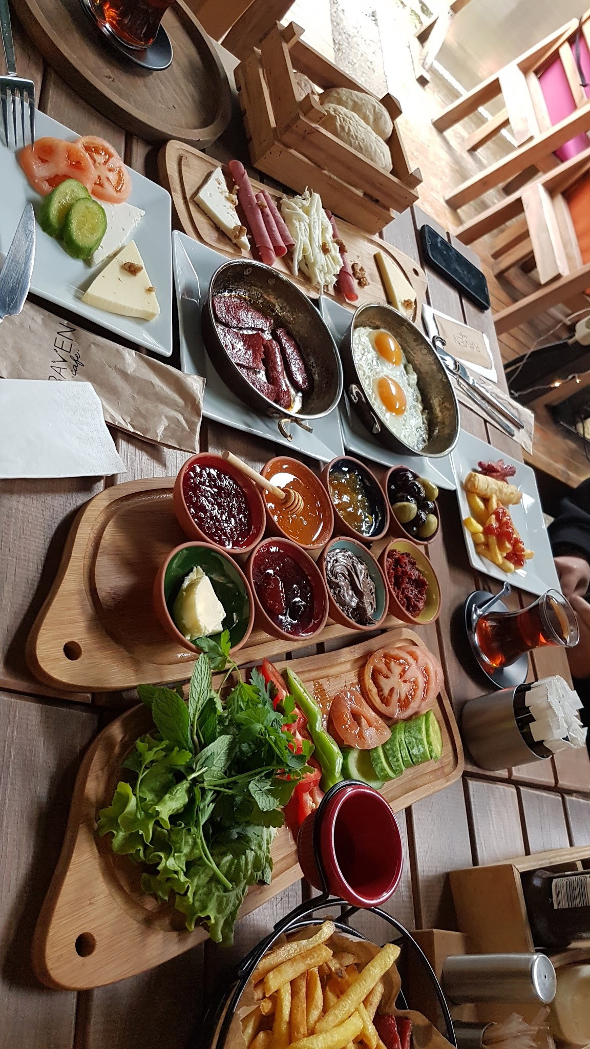 Raven Cafe Kuzguncuk