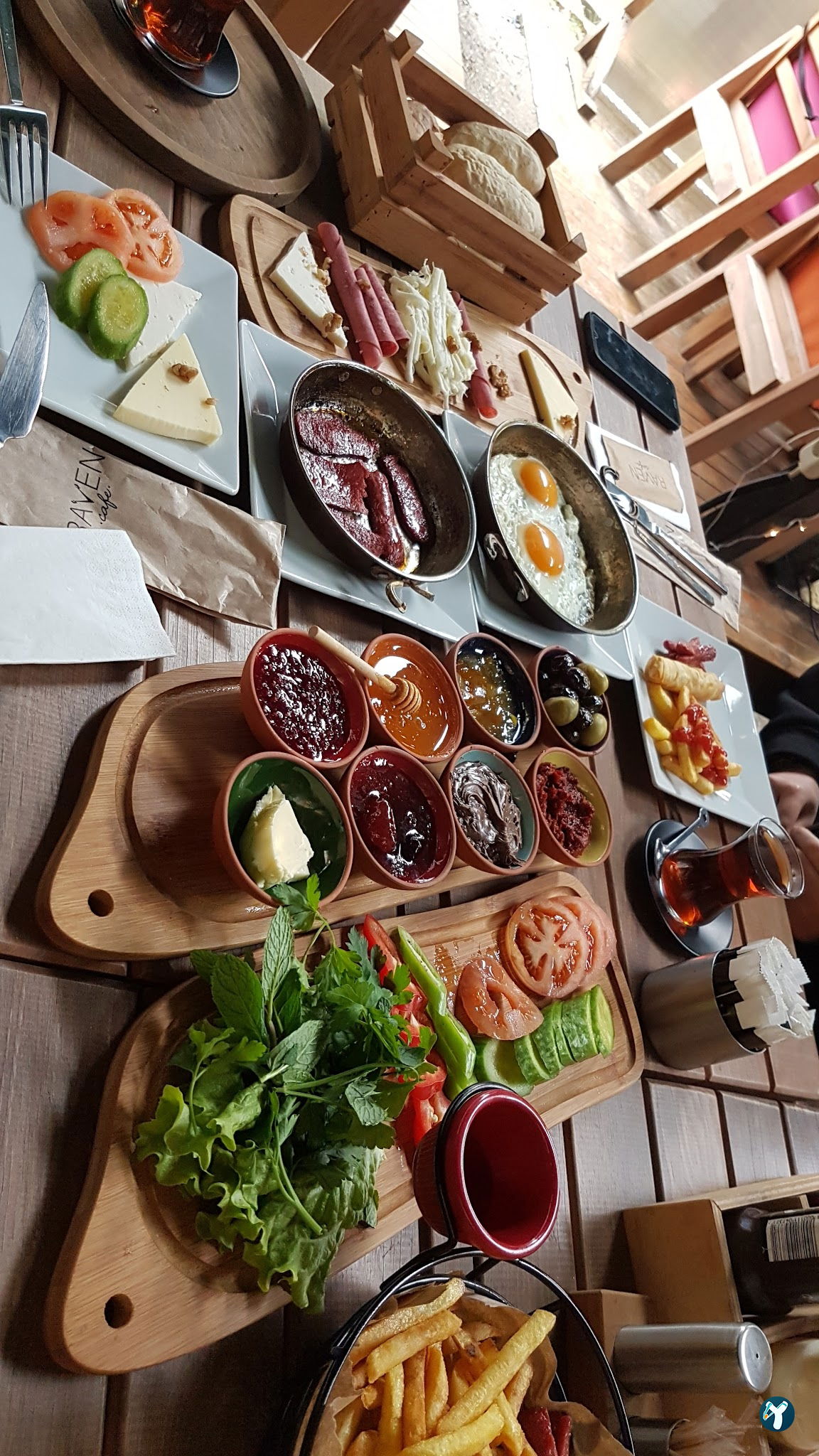 Raven Cafe Kuzguncuk