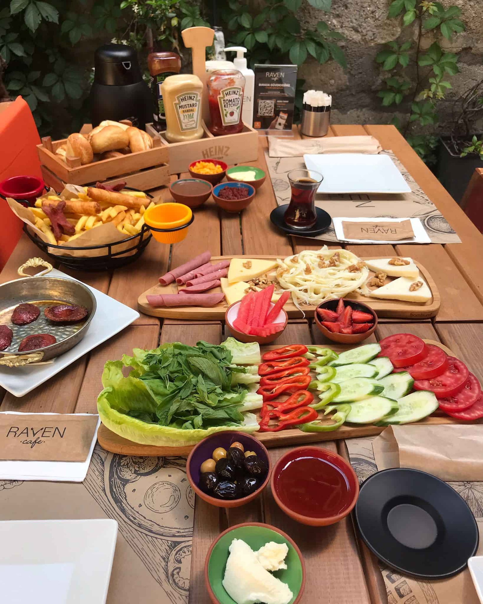 Raven Cafe Kuzguncuk