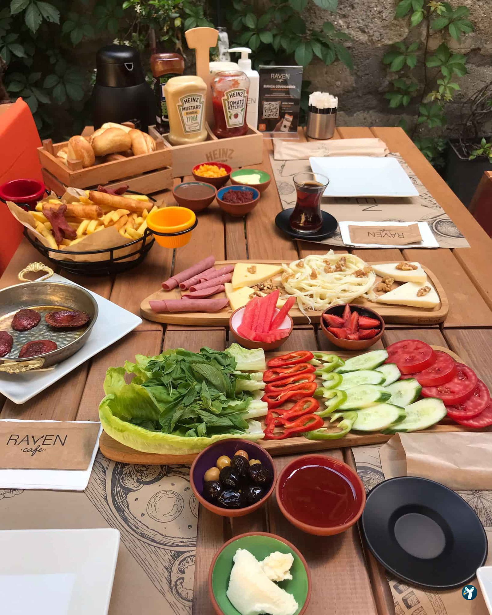 Raven Cafe Kuzguncuk