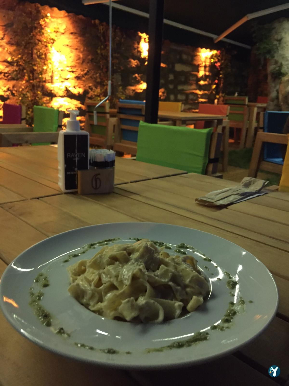 Raven Cafe Kuzguncuk