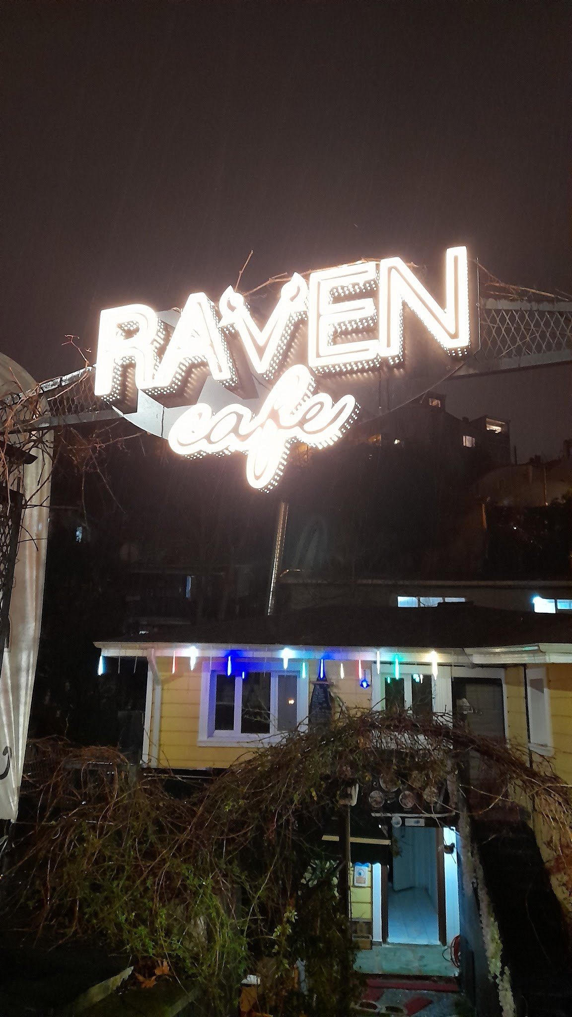 Raven Cafe Kuzguncuk