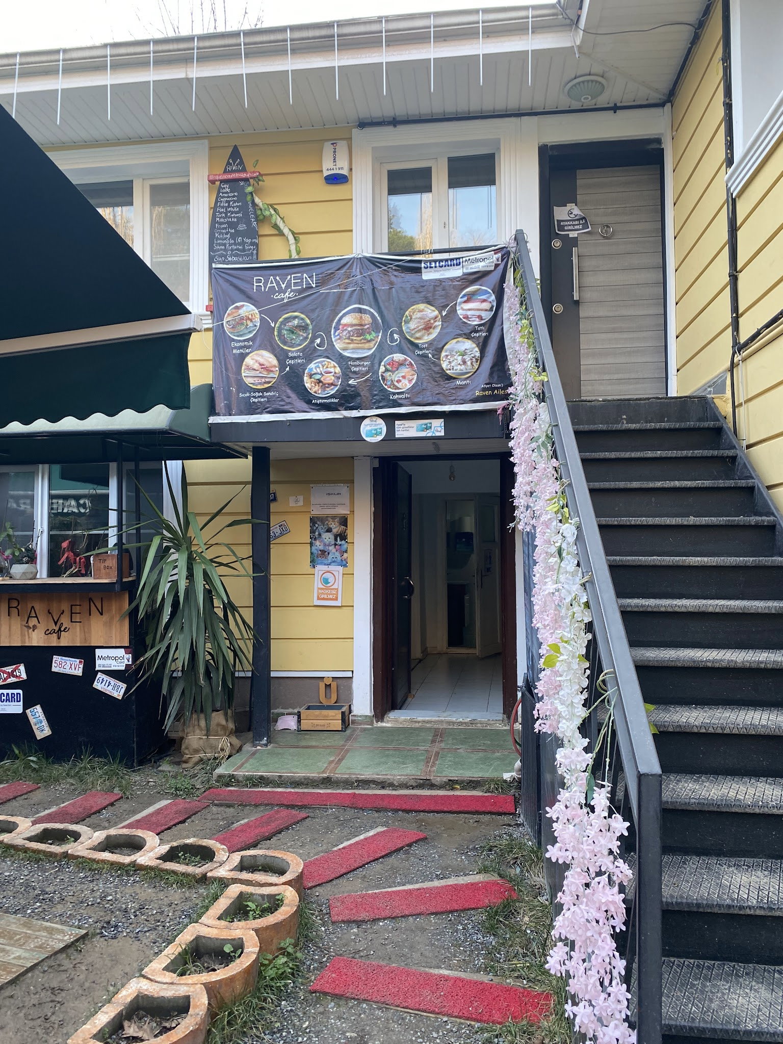 Raven Cafe Kuzguncuk