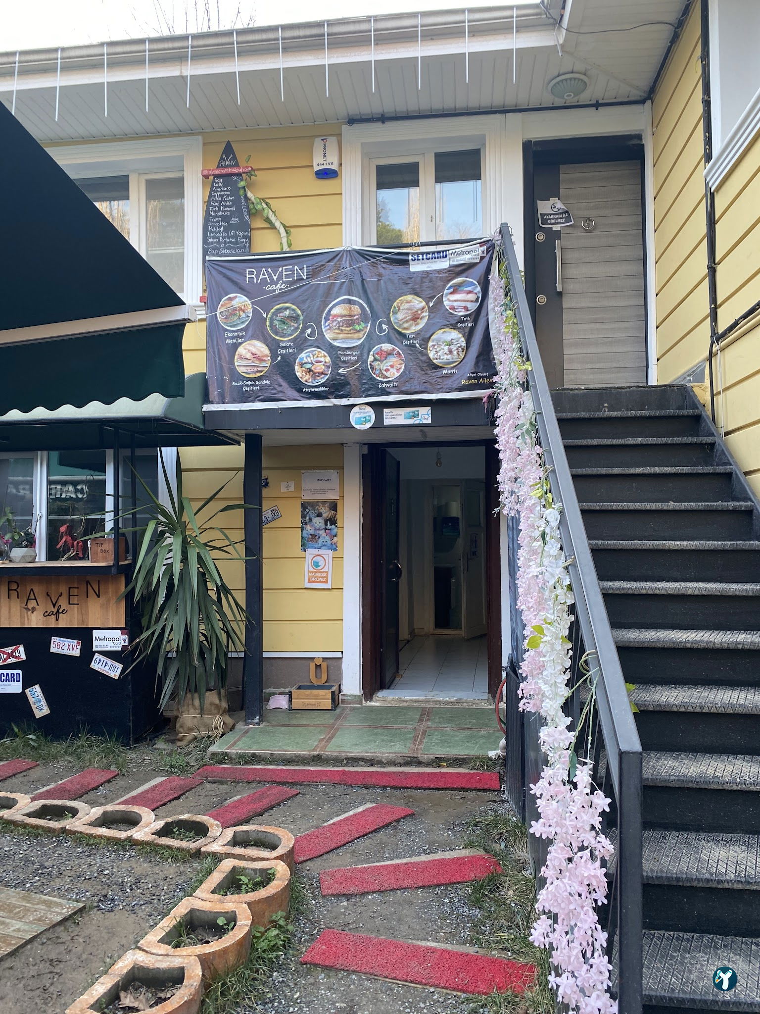 Raven Cafe Kuzguncuk