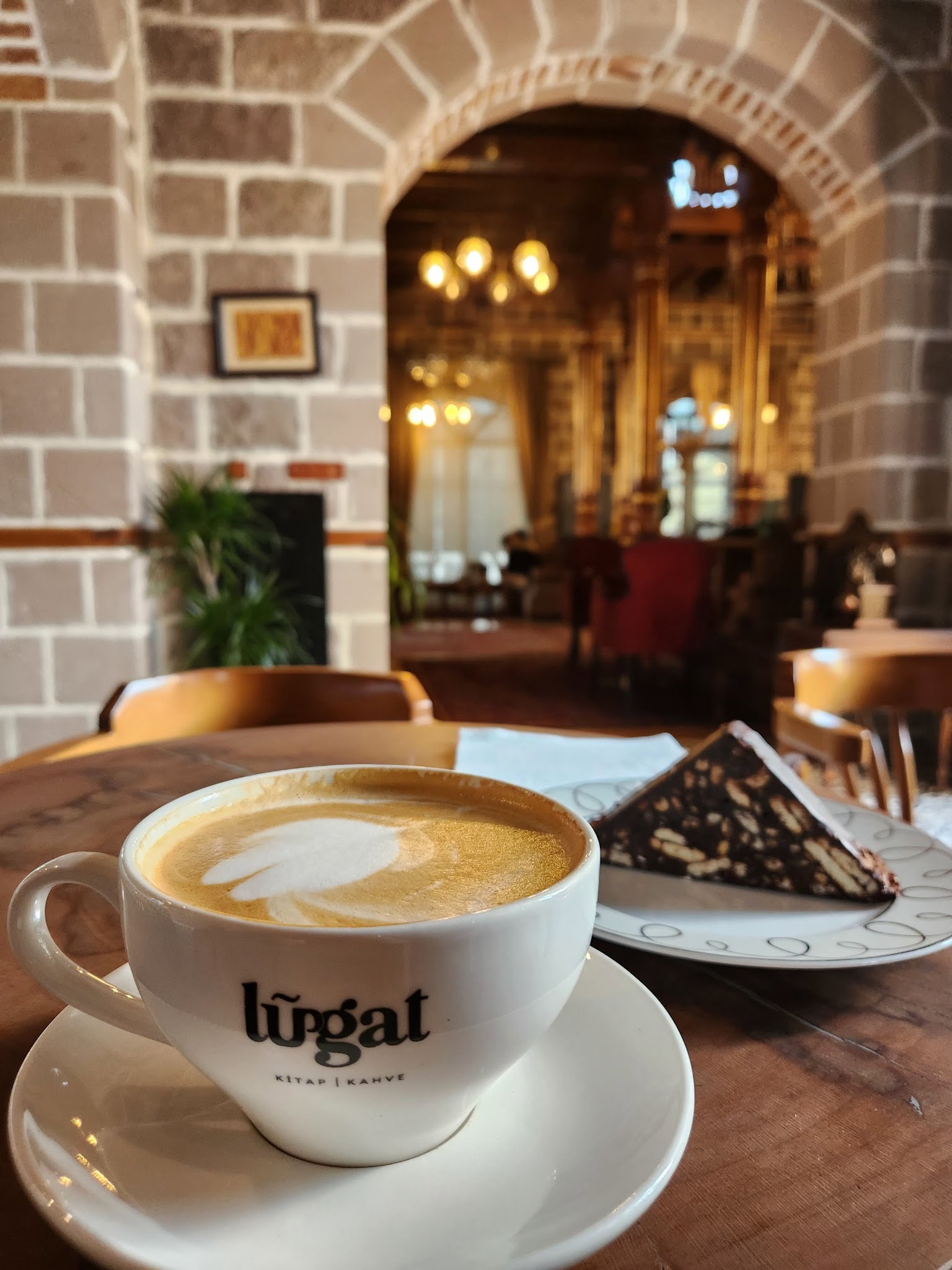 Lugat Kitap Kahve