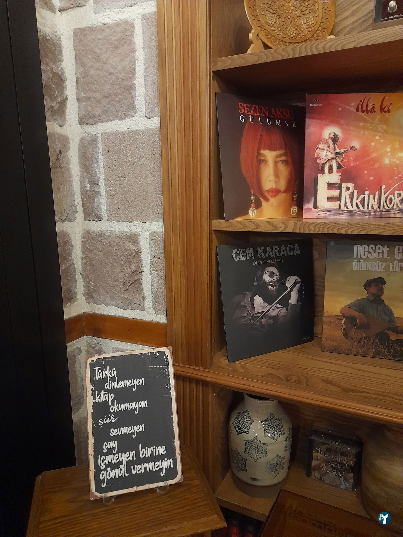 Lugat Kitap Kahve