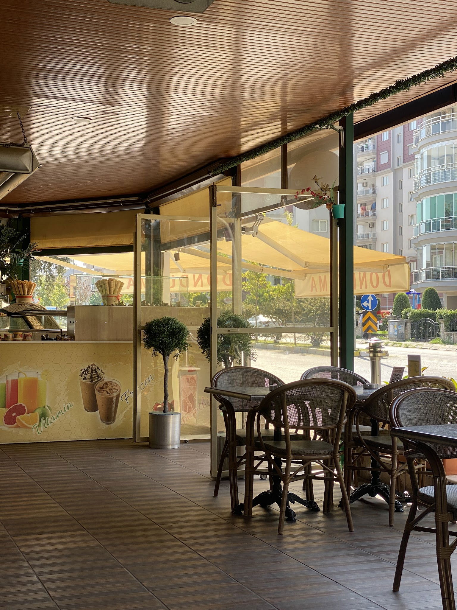 Bi Keyf-I Kahve Cafe Aydın Girne Kahvaltı Noktası