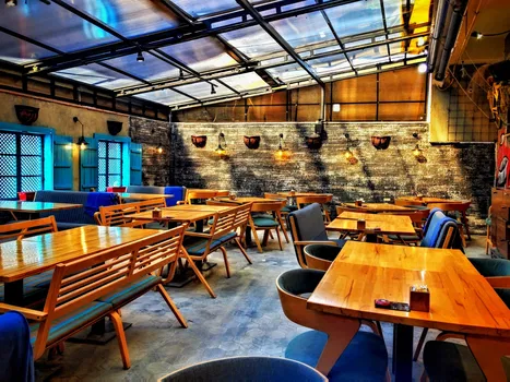 Dolphin Drinking Cafe resimleri