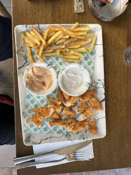 Dolphin Drinking Cafe resimleri