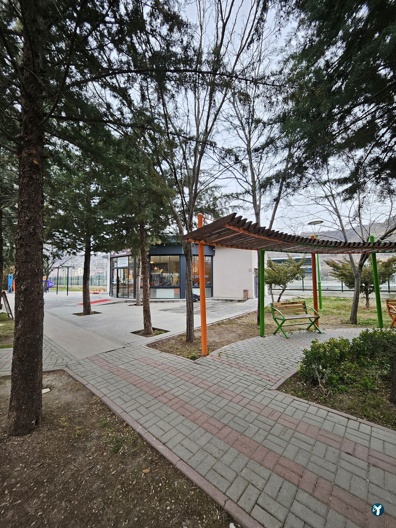 Kayaş Tarihi Çınaraltı Millet Kıraathanesi