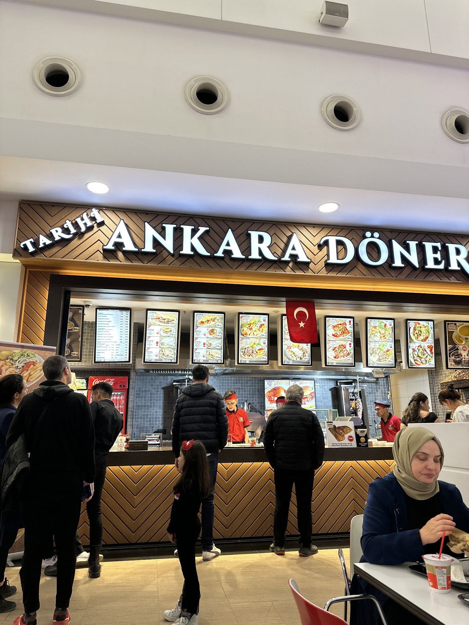 Tari̇hi̇ Ankara Dönerci̇si̇ Armada